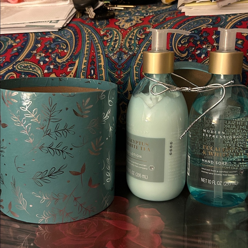 Teal Botanical Holder with Matching Spa Bottles